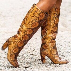 White Mountain Knee High Boots Snake Print Size 6 1/2